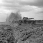 危険な地雷を叩き上げて爆破除去する【M4シャーマン・クラブ地雷処理戦車】─戦車ビフォー・アフター！─