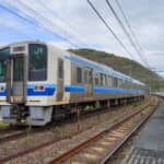 外国人が驚く「日本のスゴい鉄道」なぜ世界でいちばん時間に正確なのか？　背景に「地形」があった！