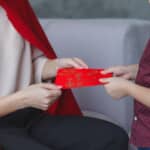 なぜ、正月に子どもに「現金」を渡すようになったのか？　高度経済成長期に一般化した「お年玉」の由来