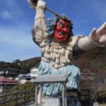 ９９９段の石段の先に重要文化財５棟が「アイドルのように並ぶ」ナマハゲ伝説の神社！【行きづらい神社】